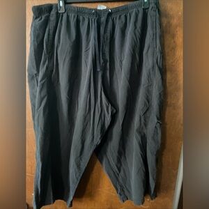 26-28w White Stag Black Capris With elastic And Draw String Waist
